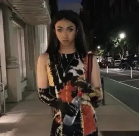 娱乐八卦吃瓜少女图片,揭秘娱乐圈八卦背后的趣味瞬间 第2张 娱乐八卦吃瓜少女图片,揭秘娱乐圈八卦背后的趣味瞬间 第2张