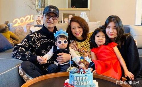 娱乐圈夫妻吃瓜爆料视频,揭秘明星婚姻背后的真相 第2张 娱乐圈夫妻吃瓜爆料视频,揭秘明星婚姻背后的真相 第2张