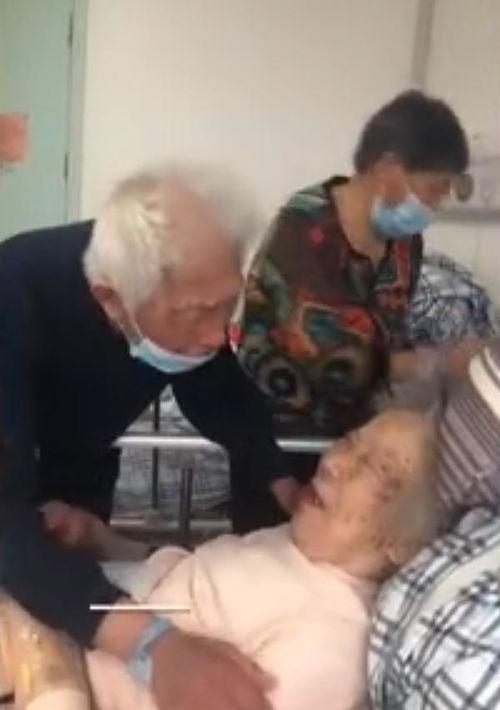 娱乐吃瓜酱上海老爷爷,揭秘都市老人的欢乐生活 第1张 娱乐吃瓜酱上海老爷爷,揭秘都市老人的欢乐生活 第1张