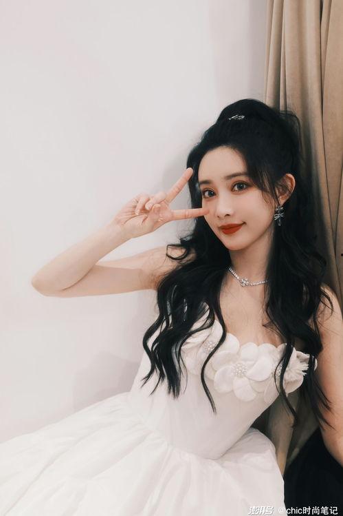 女主穿到娱乐圈吃瓜,女主的吃瓜日常  第2张