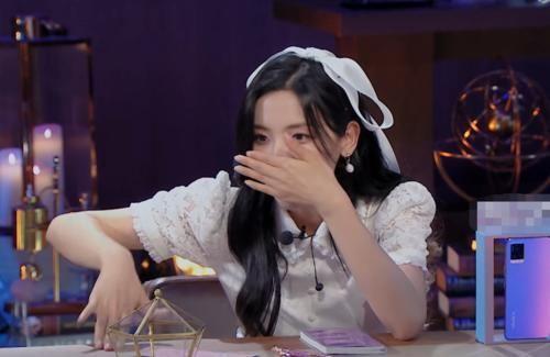 杨超越娱乐吃瓜是真的吗,真相揭秘还是捕风捉影? 第1张 杨超越娱乐吃瓜是真的吗,真相揭秘还是捕风捉影? 第1张