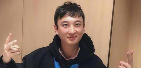 娱乐圈吃瓜王健林是谁,揭秘娱乐圈“吃瓜王”王健林的传奇人生  第3张