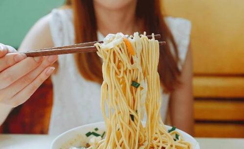 娱乐吃瓜酱吃面条视频大全,娱乐吃瓜酱带你领略面条美食盛宴 第1张 娱乐吃瓜酱吃面条视频大全,娱乐吃瓜酱带你领略面条美食盛宴 第1张